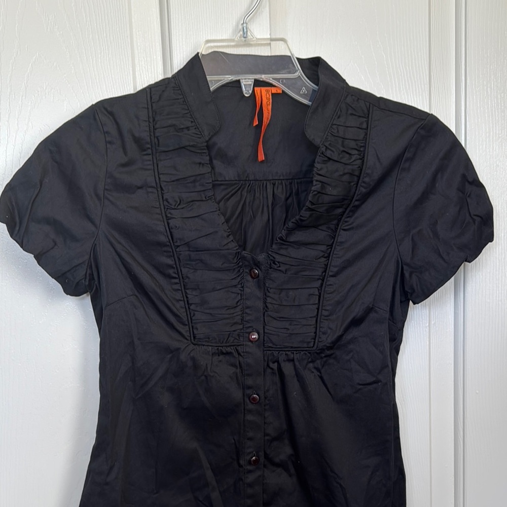 Bcbgeration Black puffed sleeves Women's Top. Rouched front.